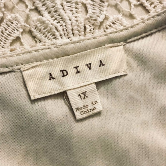 Adiva Scalloped Lace Top Short Sleeve in Ivory 1X - Picture 6 of 8